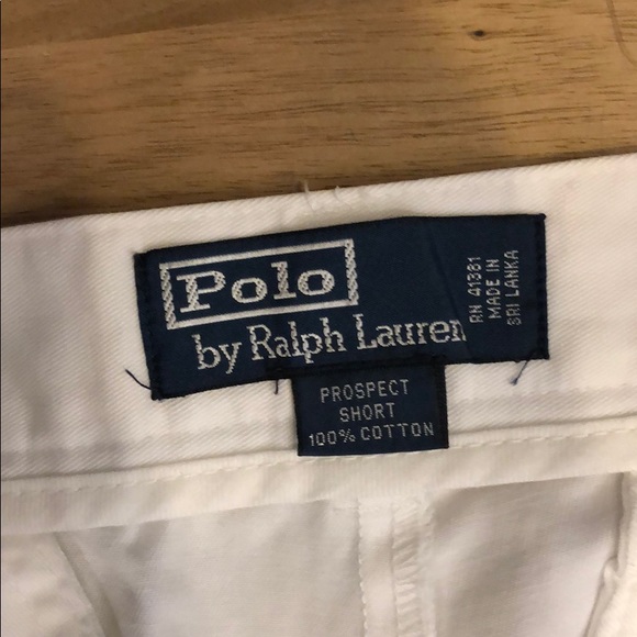 Men’s white polo shorts. 31 - Picture 2 of 4